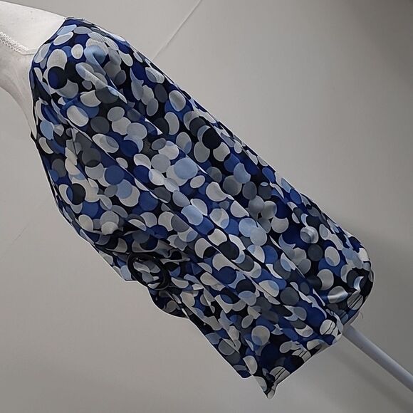 Notations petite large top with front oversized black button feature - Picture 2 of 9